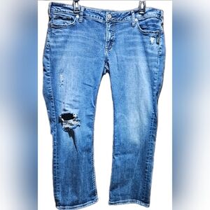Silver Jeans Co. Suki Mid-Rise Distressed Curvy Fit Denim Capris - Size 36× 22.5